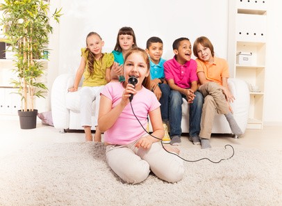 kids singing