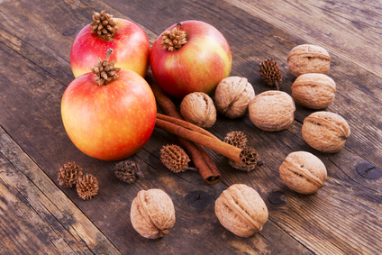 apples and cinnamon
